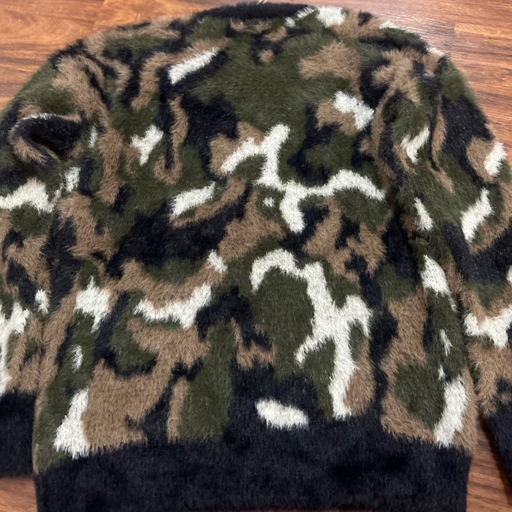Camouflage Patterned Sweater - Picture 3 of 4